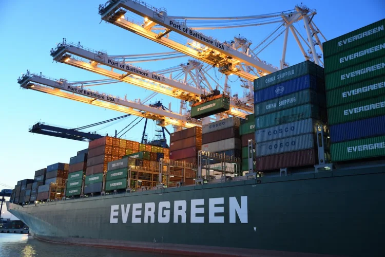 Evergreen cargo ship