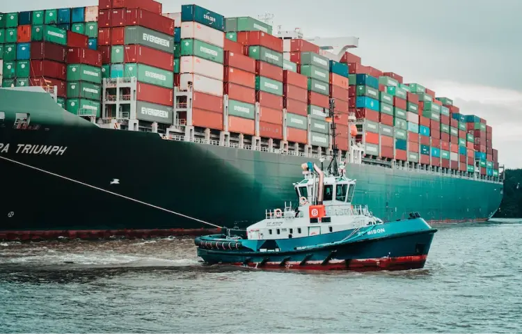 Cargo ship with shipping containers